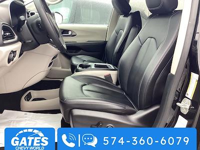 Used 2024 Chrysler Pacifica - photo 1