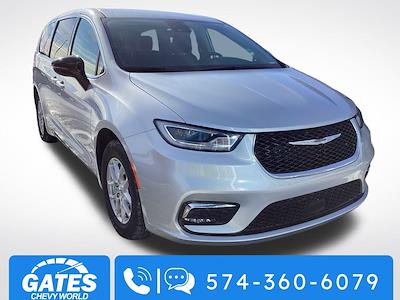 Used 2024 Chrysler Pacifica - photo 1