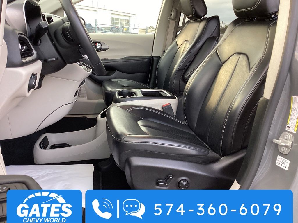 Used 2023 Chrysler Pacifica - photo 16
