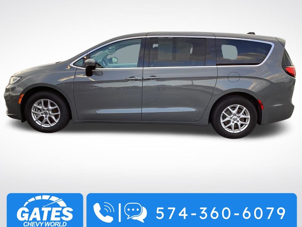 Used 2023 Chrysler Pacifica - photo 8