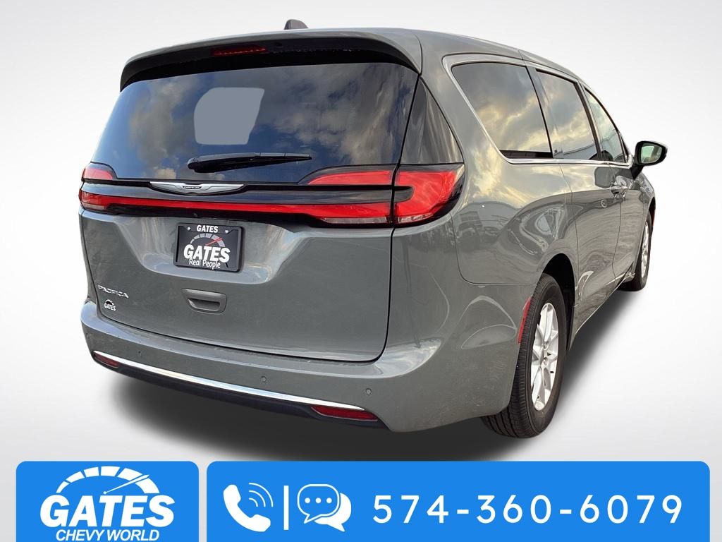 Used 2023 Chrysler Pacifica - photo 11