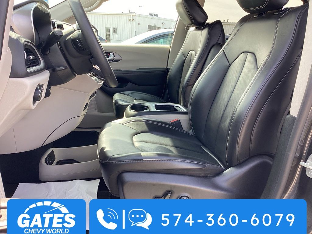 Used 2023 Chrysler Pacifica - photo 15