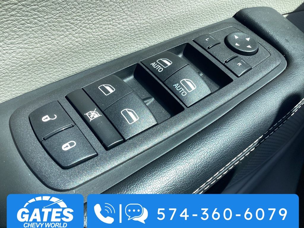 Used 2023 Chrysler Pacifica - photo 28