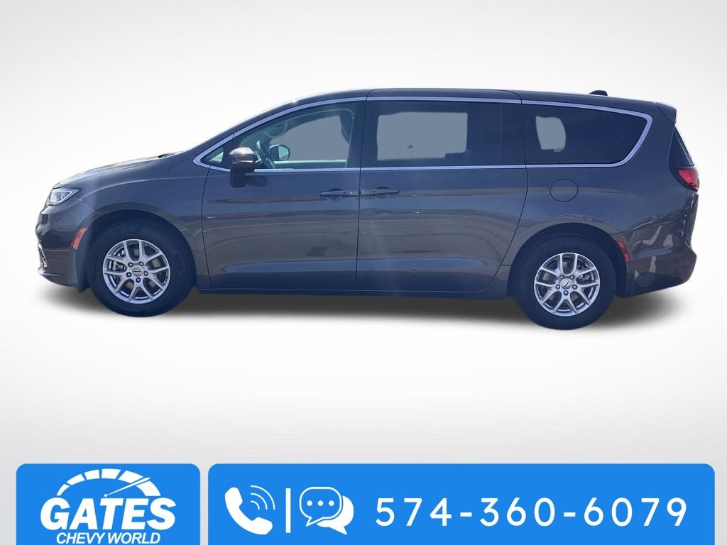 Used 2023 Chrysler Pacifica - photo 8