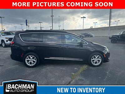 Used 2017 Chrysler Pacifica Touring L Minivan for sale #H260034A - photo 1