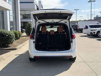 Used 2025 Chrysler Pacifica - photo 1