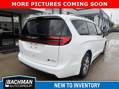 Used 2025 Chrysler Pacifica - photo 1