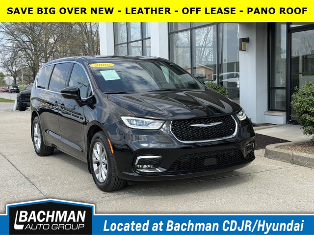 Used 2025 Chrysler Pacifica - photo 1