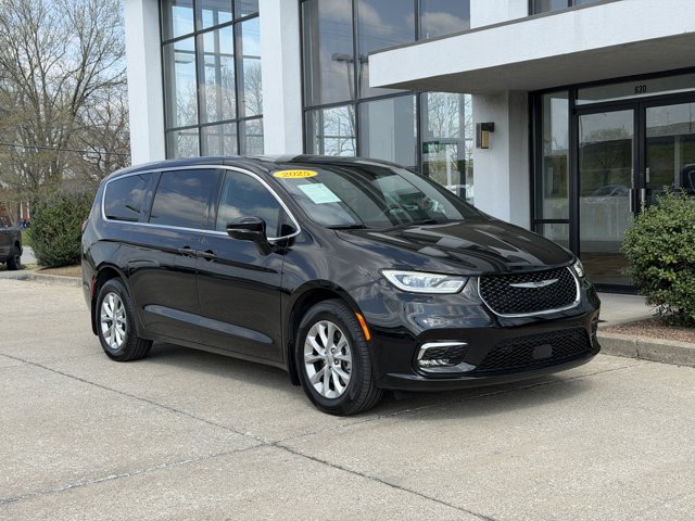 Used 2025 Chrysler Pacifica - photo 6