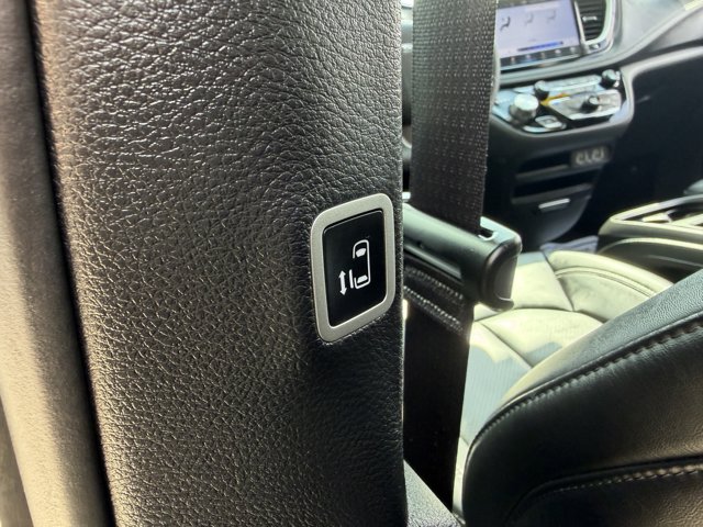 Used 2025 Chrysler Pacifica - photo 30