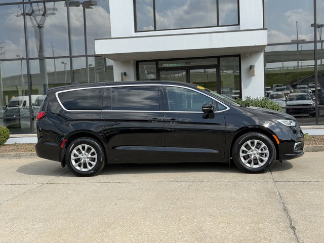 Used 2025 Chrysler Pacifica - photo 7