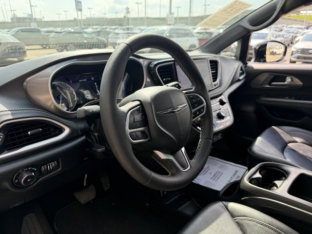 Used 2025 Chrysler Pacifica - photo 35