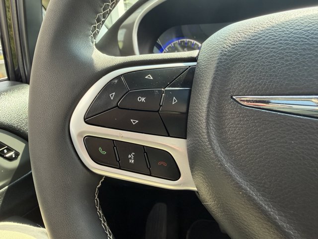 Used 2025 Chrysler Pacifica - photo 38