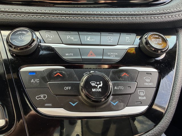 Used 2025 Chrysler Pacifica - photo 43