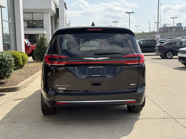 Used 2025 Chrysler Pacifica - photo 5