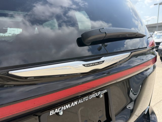 Used 2025 Chrysler Pacifica - photo 10