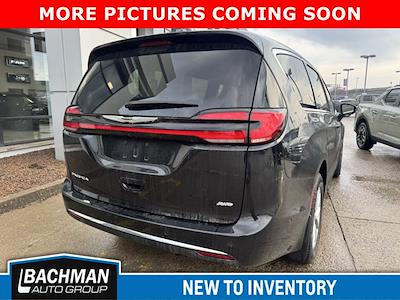 Used 2025 Chrysler Pacifica - photo 1