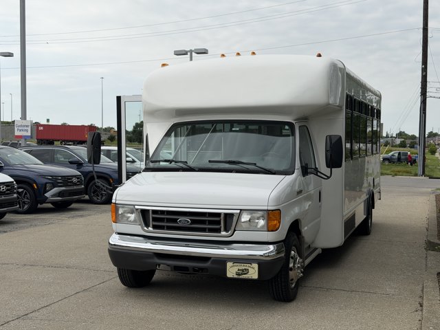 Used 2006 Ford E-450 - photo 25