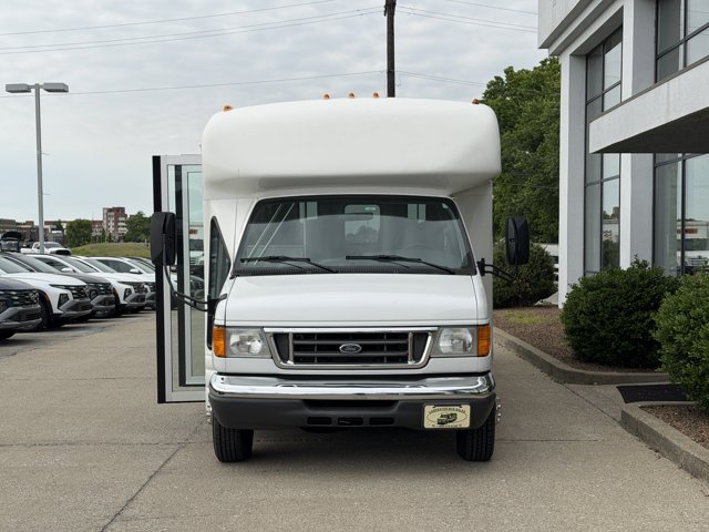 Used 2006 Ford E-450 - photo 1