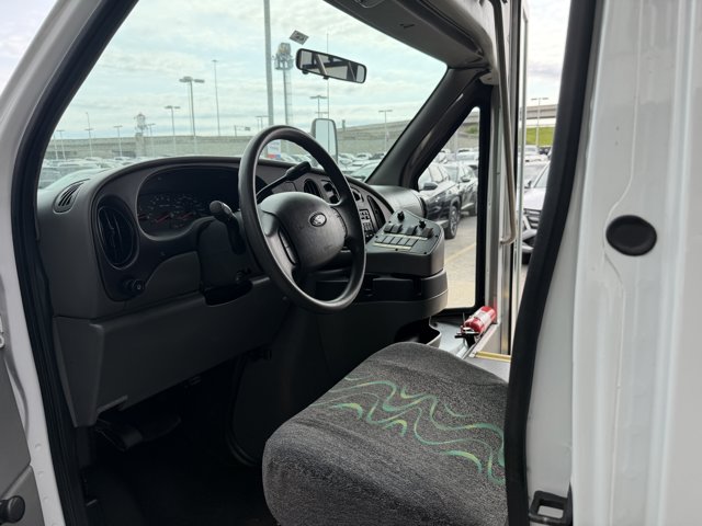 Used 2006 Ford E-450 - photo 12