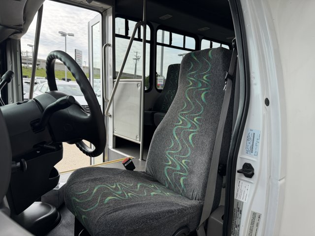 Used 2006 Ford E-450 - photo 14