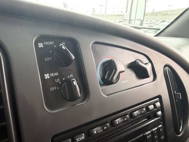 Used 2006 Ford E-450 - photo 5