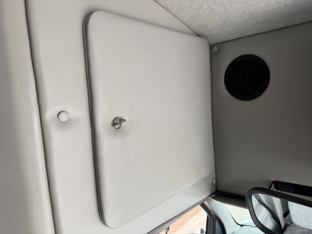 Used 2006 Ford E-450 - photo 11