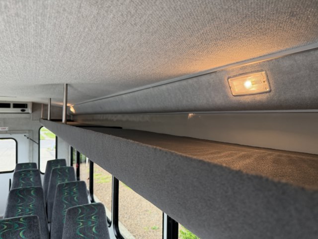 Used 2006 Ford E-450 - photo 12