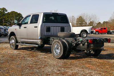 2024 Ram 3500 Crew Cab DRW 4x4, Cab Chassis for sale #398574 - photo 2