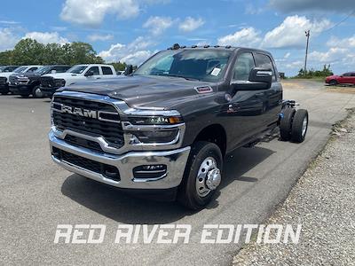 2025 Ram 3500 Crew Cab DRW 4x4 Cab Chassis for sale #560017 - photo 1