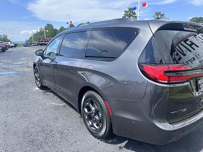 2021 Chrysler Pacifica FWD Minivan for sale #576403A - photo 2