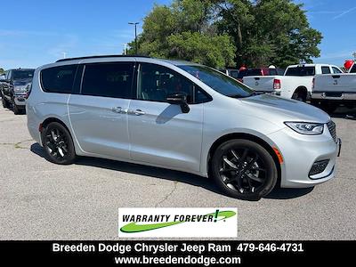2023 Chrysler Pacifica FWD Minivan for sale #PR500298 - photo 1