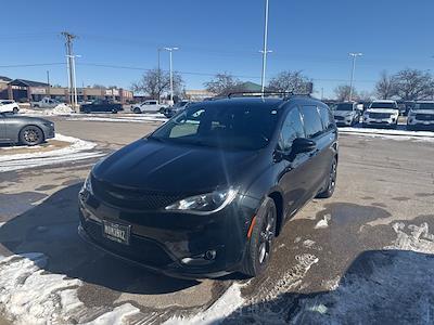 Used 2019 Chrysler Pacifica Limited Minivan for sale #F12902B - photo 2