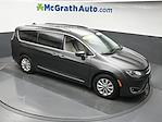 2018 Chrysler Pacifica FWD Minivan for sale #F13189A - photo 3