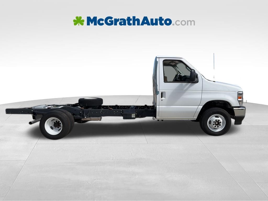 New 2026 Ford E-450 - photo 6