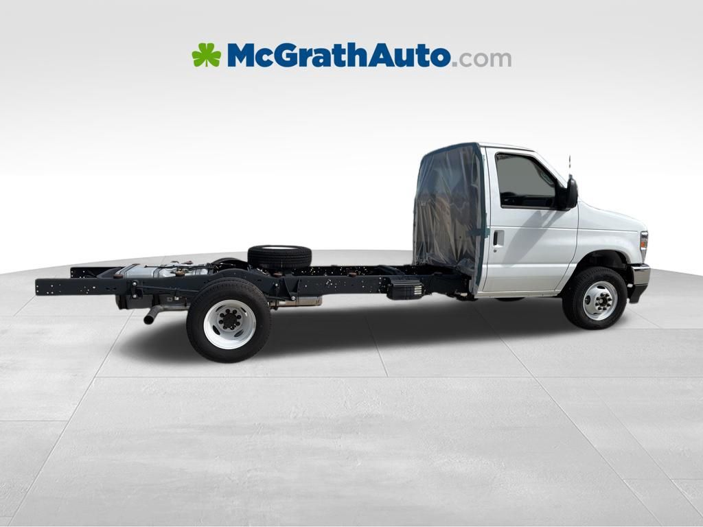 New 2026 Ford E-450 - photo 2