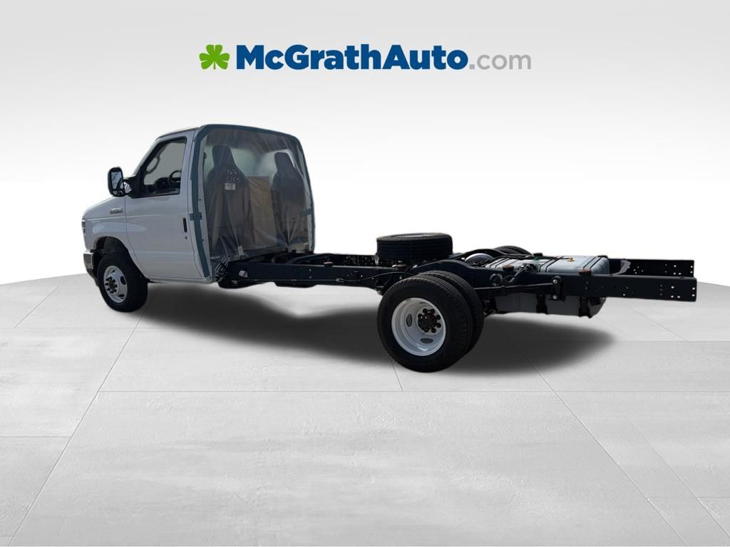 New 2026 Ford E-450 - photo 8