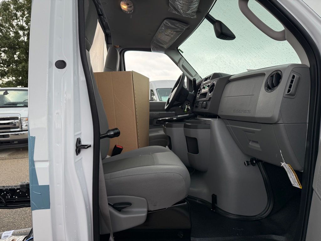 New 2026 Ford E-350 - photo 16