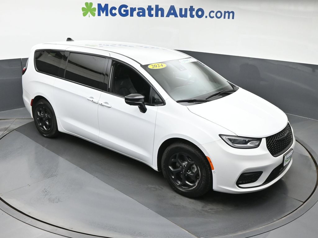 Used 2024 Chrysler Pacifica - photo 5
