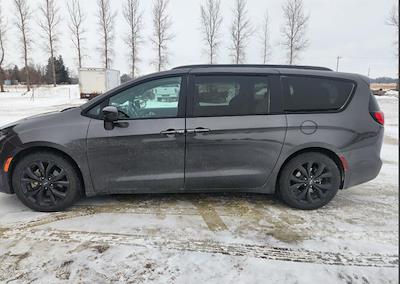 Used 2020 Chrysler Pacifica Touring L Plus Minivan for sale #F53717A - photo 2