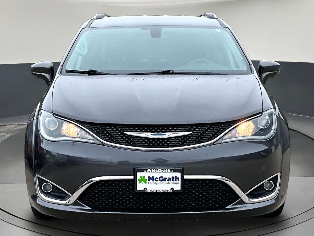 Used 2018 Chrysler Pacifica - photo 2