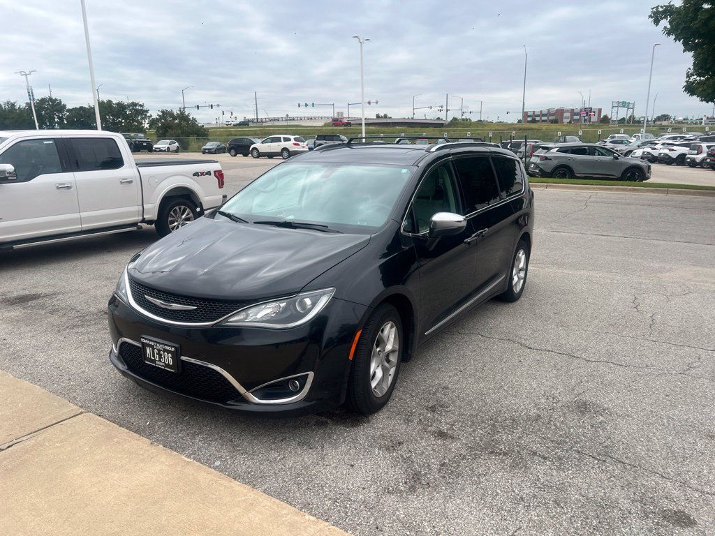 Used 2020 Chrysler Pacifica - photo 2