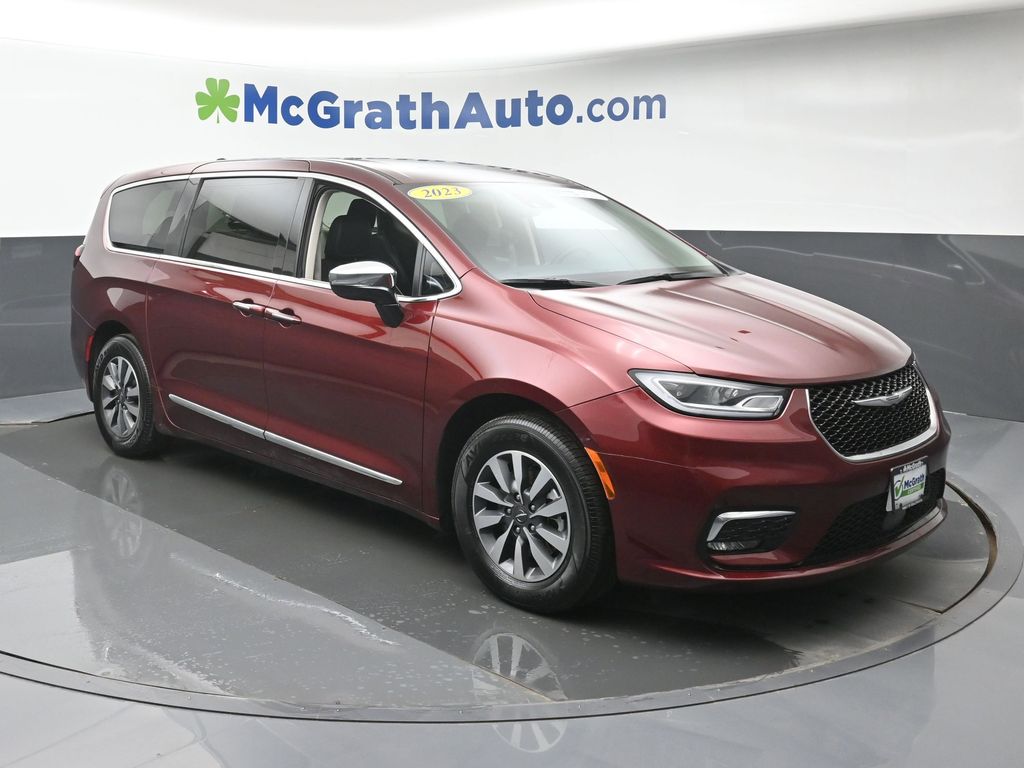 Used 2023 Chrysler Pacifica - photo 5