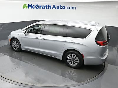 Used 2022 Chrysler Pacifica Touring L Minivan for sale #K260168A - photo 2