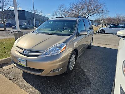 Used 2010 Toyota Sienna - photo 1