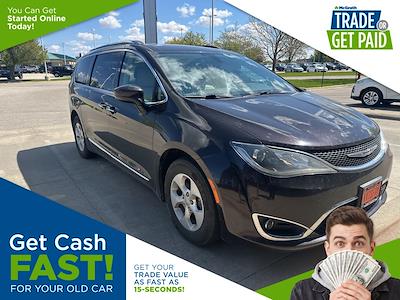 Used 2017 Chrysler Pacifica - photo 1