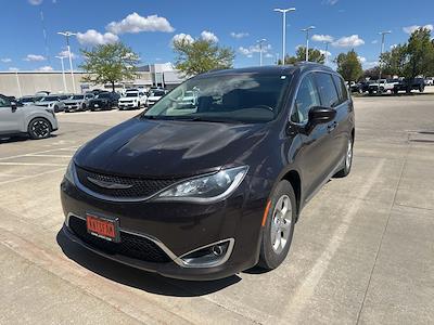 Used 2017 Chrysler Pacifica - photo 2