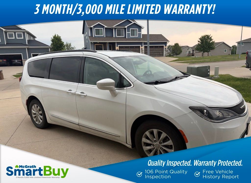 Used 2017 Chrysler Pacifica - photo 1