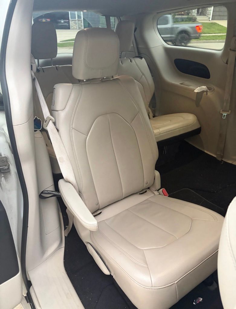 Used 2017 Chrysler Pacifica - photo 5