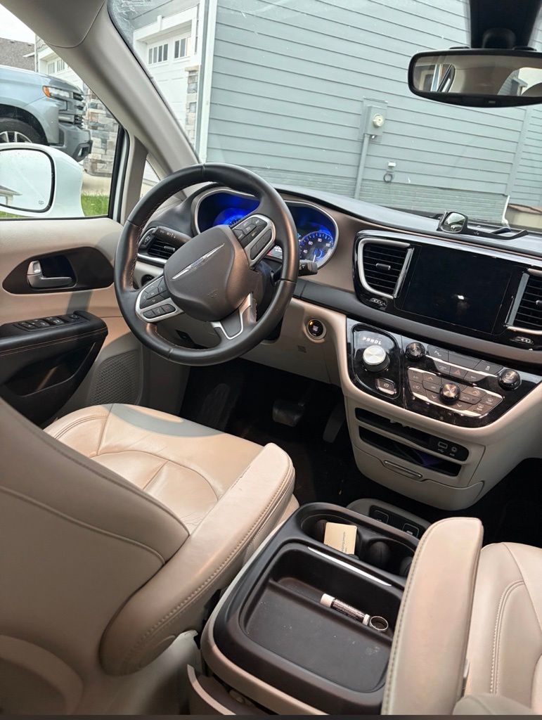 Used 2017 Chrysler Pacifica - photo 6